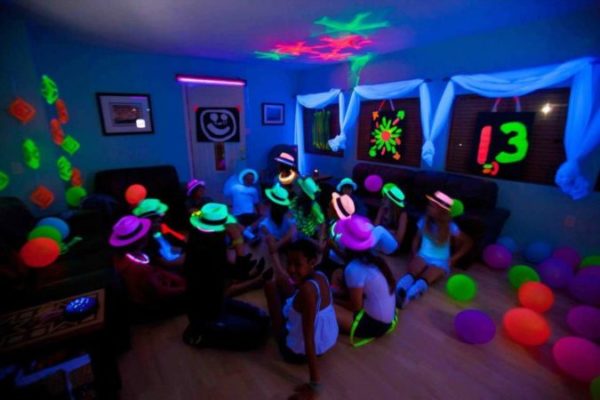 Organiser une soirée fluo. Conseils et astuces pratiques