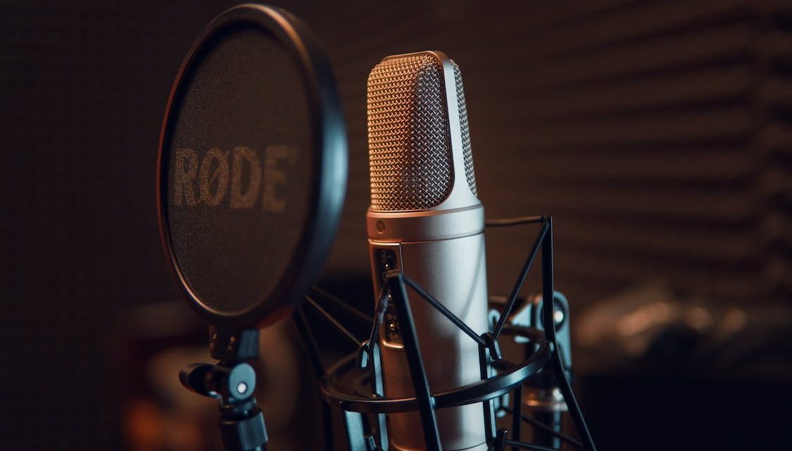 Le job d’une voix off femme