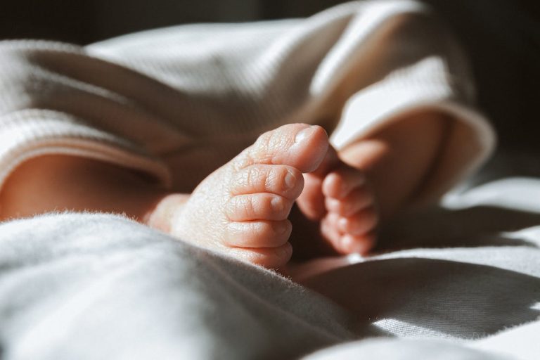 Préparatifs pour l’arrivée du bébé : organiser un cocon idéal avant la naissance