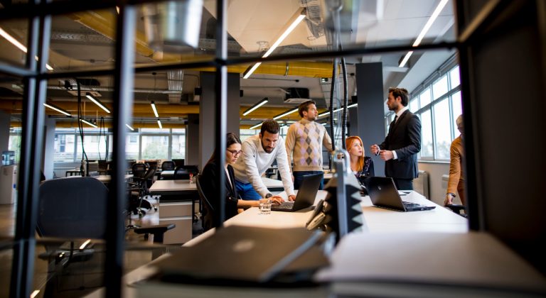Création et restructuration d&rsquo;entreprise à Lille : les étapes juridiques essentielles pour pérenniser votre développement